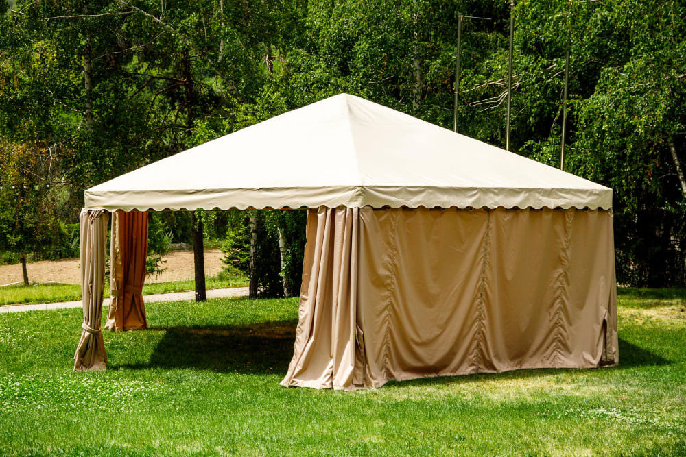 feature image of "Sun shade canopy - 5 factors you need to consider!"