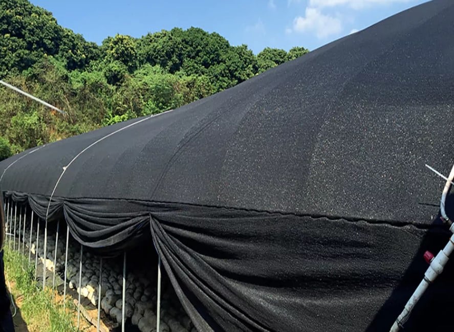 One-layer blackout cloth for greenhouse