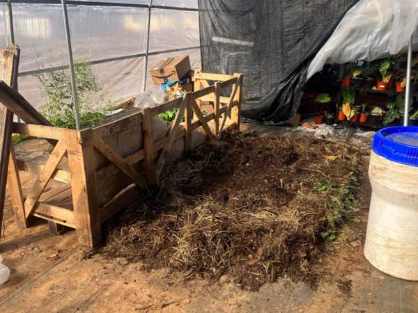 Invernadero calentado con compost (ASP) por NoPhilosopher6636